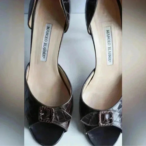 Manolo Blahnik Brown Croc Embossed Peep Toe Pumps - Picture 2 of 8